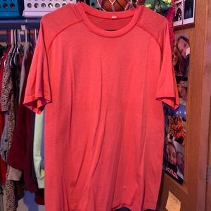 men’s L lulu lemon tee
